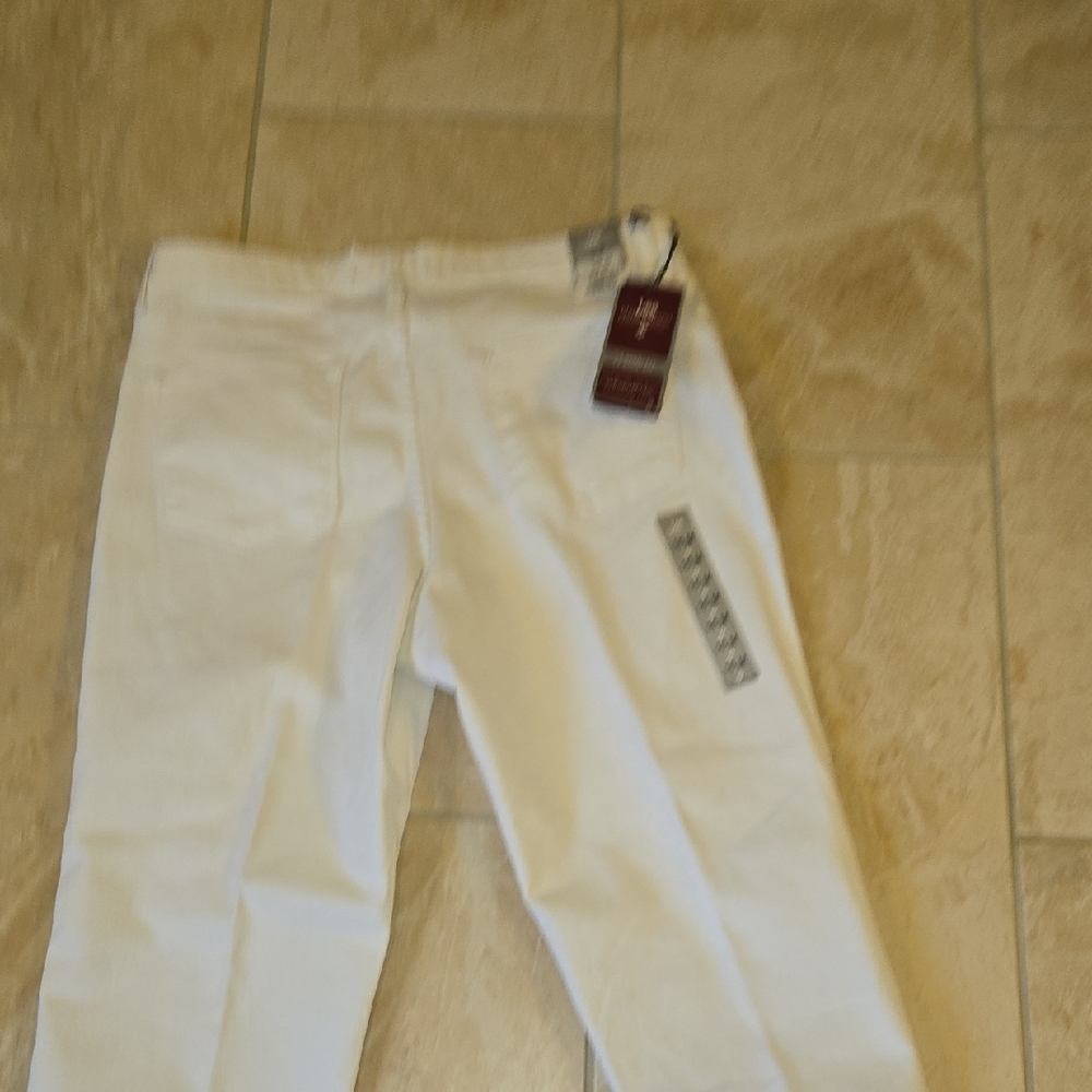 Lee Women's Straight Leg Jeans in Bright White - Picture 11 of 11